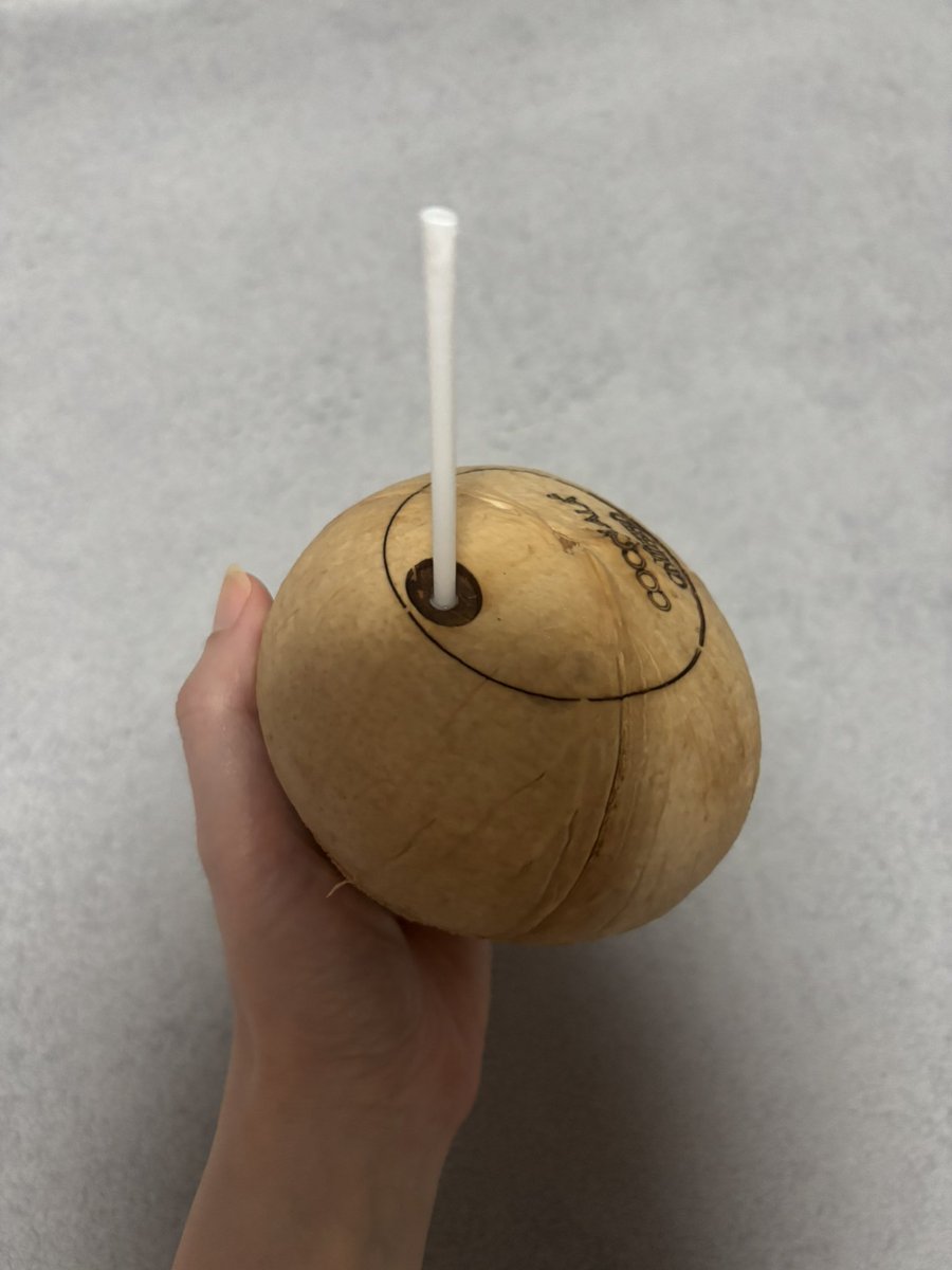 chiiru1715's tweet photo. 🥥🥥初🥥🥥クソ不味い🥥🥥 https://t.co/Pq8xKHeuFt