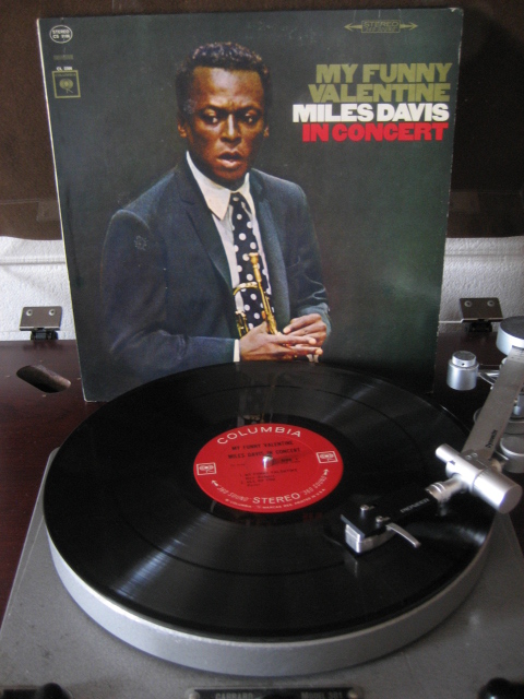 mojii1141341's tweet photo. #Miles・Davis
#My・Funny・Valentine #In・Concert
#マイルスディビス
米・CBS CS9106
#Lumiere #DUCATOーII+ #RCA/#Cunningham #CX371A
#RFT #L2322 13cmフルレンジ東ドイツ録音モニター
#ミニワッター で雨の日レスポンス良く聴けた https://t.co/Y26fbnPZC9