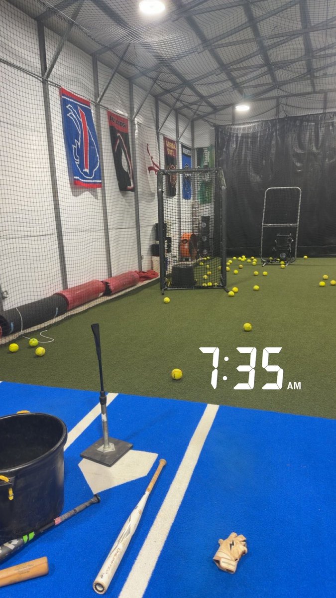 AnsleyHartman's tweet photo. My favorite swings are early mornings☺️☺️☺️

Verse of the day❤️❤️

Isaiah 41:13 ASV
“For I, Jehovah thy God, will hold thy right hand, saying unto thee, Fear not; I will help tee.” https://t.co/KuYrSlWhho