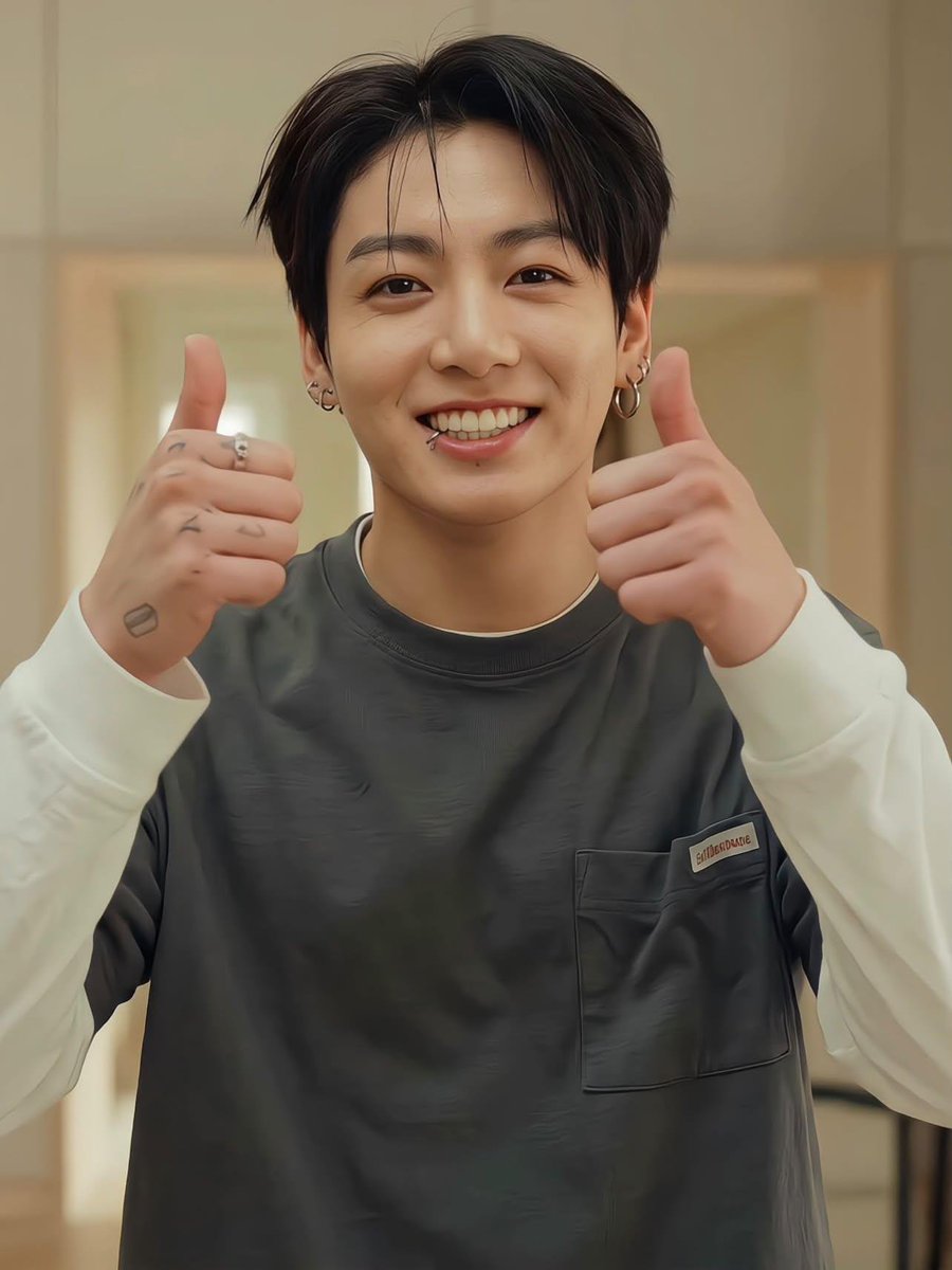 97Jungukk's tweet photo. Do you want to see Jungkook smile forever? https://t.co/JgbkHvn7XC