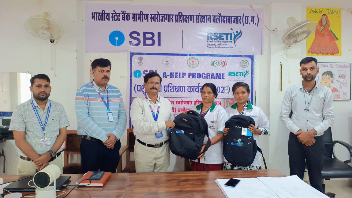 OfficialRSETI's tweet photo. पशु सखी प्रशिक्षण से आत्मनिर्भरता की ओर!

एसबीआई RSETI बलौदाबाजार में 15 दिवसीय पशु सखी प्रशिक्षण के द्वितीय बैच का सफल समापन। 30 पशु सखी दीदियों ने पशुपालन, पशु स्वास्थ्य एवं वैज्ञानिक प्रबंधन का प्रशिक्षण प्राप्त किया। सभी को असेसमेंट के बाद टूलकिट भी प्रदान की गई। https://t.co/ipMdQ1y9ov
