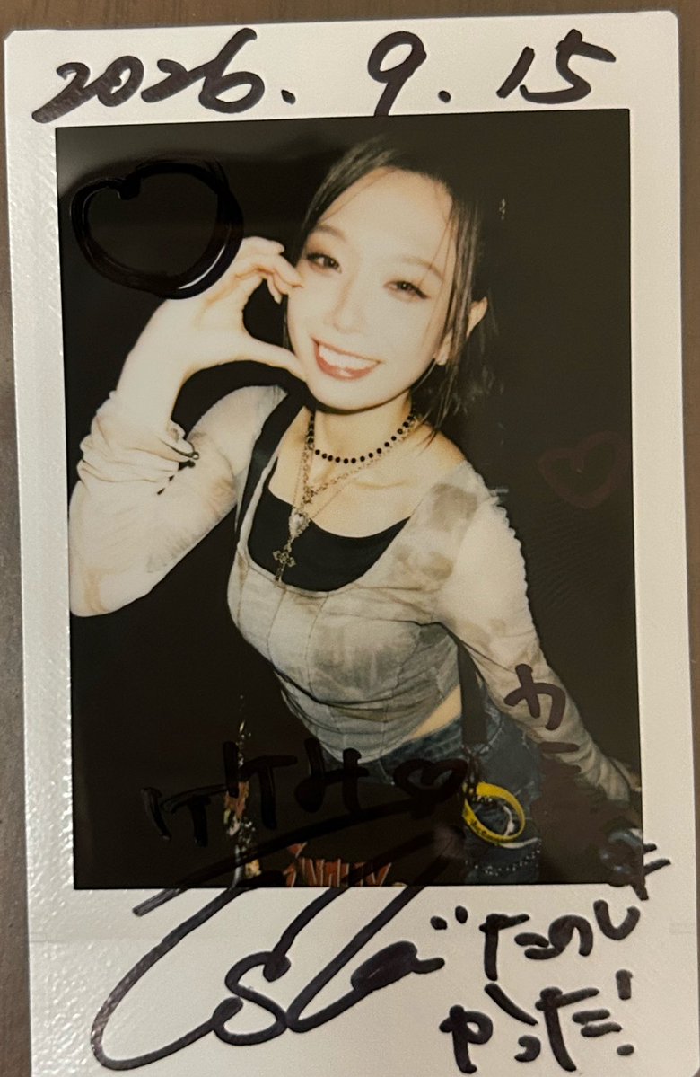 keke3118's tweet photo. ステージではカッコよくてダンス中に落ちたアクセも瞬時に拾って誰かが踏まない様にするしファンサくれるのに
特典会行くとめっちゃ嬉しそうにしてくれるしタイテ良かった事を一緒に喜んでzankaの新衣装絶賛するのか一緒にいて楽しすぎて最高です😇 https://t.co/n5d4kFMcNJ