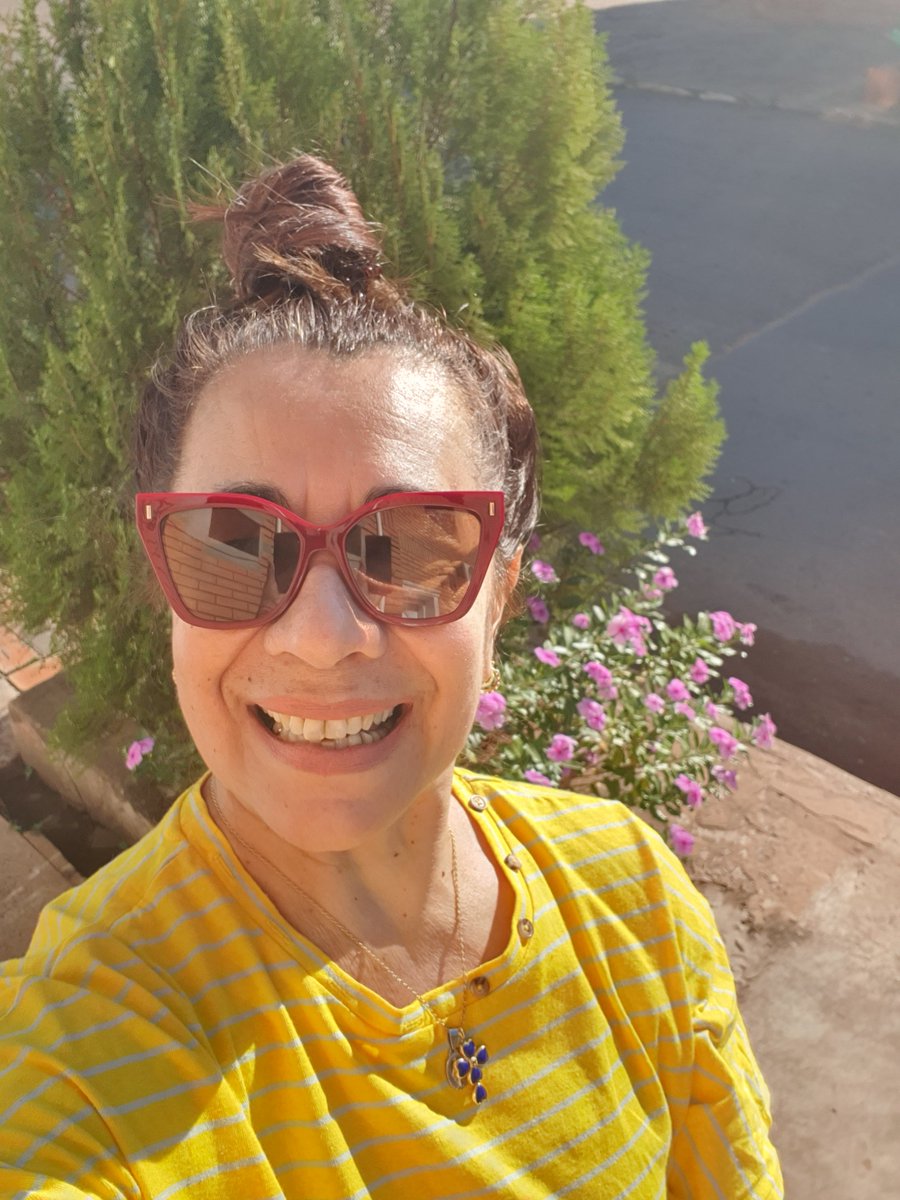 EdithFe62265111's tweet photo. Hoy hace un día espléndido 🌅🌹🌹anticipo de la primavera e inicio de otoño 🇪🇦🌎sonreír es la mejor medicina para el alma ❤️😘💐 https://t.co/QQfl2OODPB