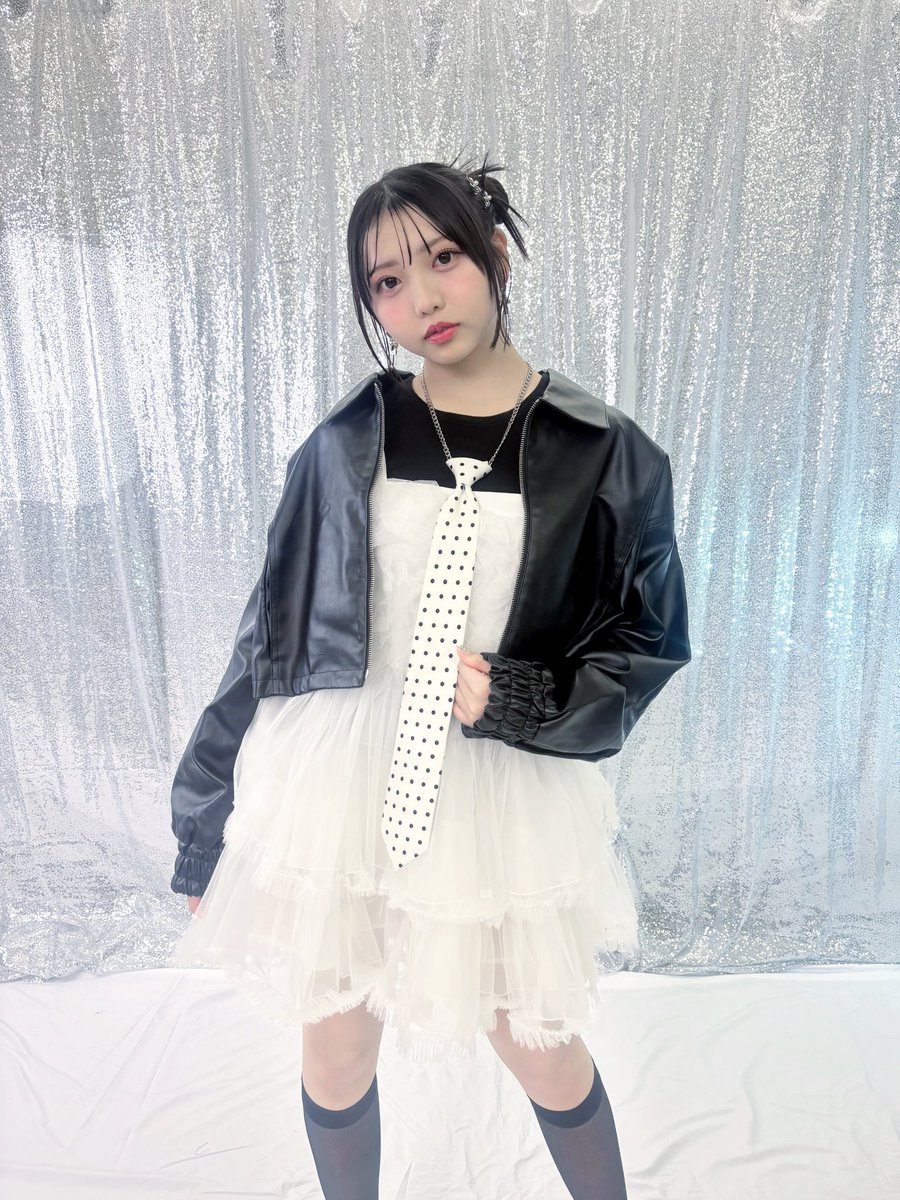 kurumi_ske48_'s tweet photo. #SCawaii! 本日発売です📚ᯓ★

ふわふわワンピース×レザージャケット
ドットのネクタイで甘辛コーデ👼🏻🎀
可愛くてとってお気に入りのコーデᲘ⑅𐑼⸝⸝⸝♡

こういう感じ好き~？꒰ ᐡo̴̶̷̤ · o̴̶̷̤ᐡ꒱✨️
#SKE48 https://t.co/x5h1MDXATi