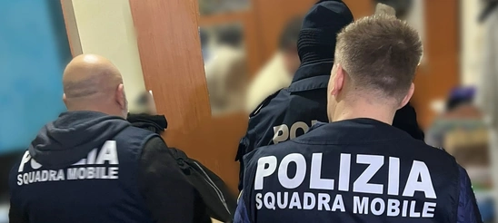 poliziadistato's tweet photo. Falsi certificati medici destinati a impedire il trattenimento di cittadini stranieri in Centri di permanenza per rimpatri, in corso perquisizioni in varie città
Poliziotti #Squadramobile Ravenna e #Sco al centro dell'operazione
https://t.co/UZ9MMSCmua
#16settembre #essercisempre https://t.co/7OYRLf5K18