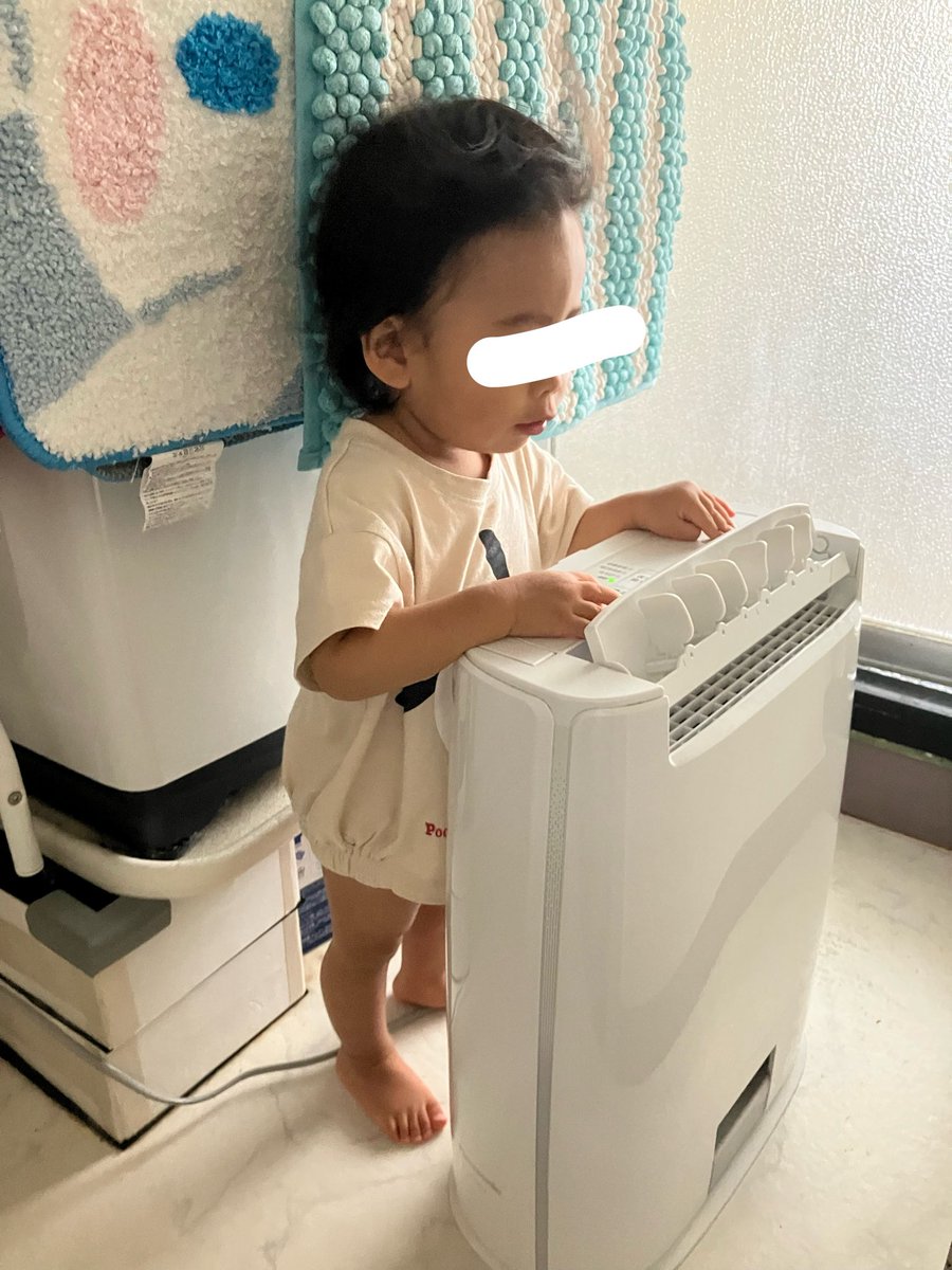 takekko_bb's tweet photo. 毎日雨すぎて乾燥機ばっか使ってる…息子がオールバックになって面白いけどそろそろ、晴れてくれませんか…布団も干したい湿度高すぎる。 https://t.co/zDrZazwSfn