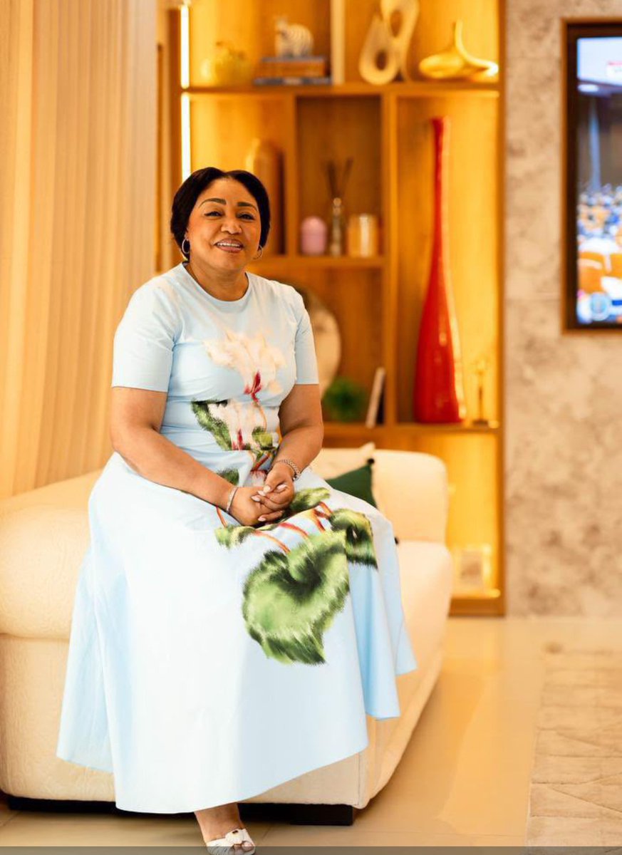 KimKimuntu's tweet photo. La classe et la bonté ! THE FIRST LADY OF #DRC

@DeniseNyakeru https://t.co/M1N4xv6HNs
