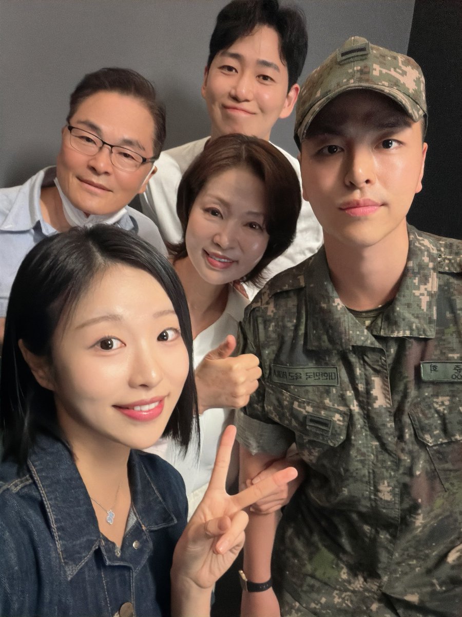 forjunhoe0331's tweet photo. [2026.09.16] Yejin instagram update

Now after graduation ceremony completed, the real life begins. Cheer up!🥲

#구준회 https://t.co/YXZ1IBalBT