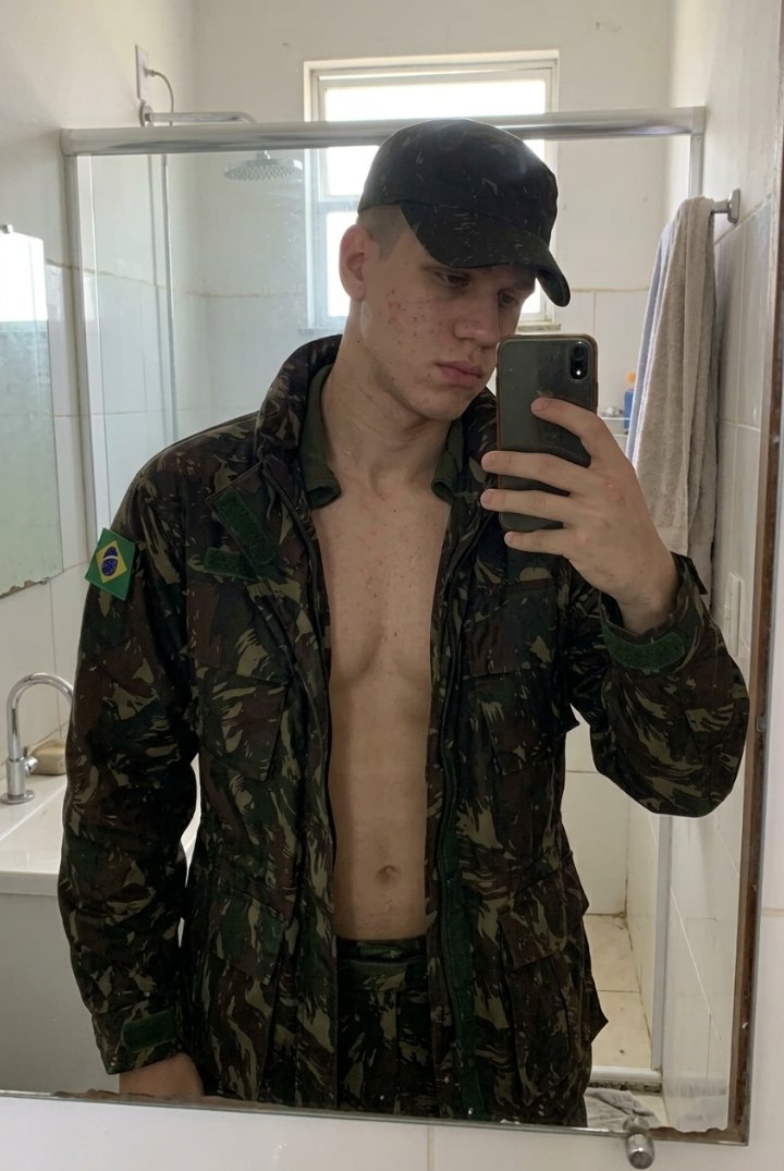 luccas_militar's tweet photo. Vem ver acabei de postar vídeo novo !! 😈🔥
https://t.co/nxP7cZMcr2 https://t.co/OopuUZOWAc