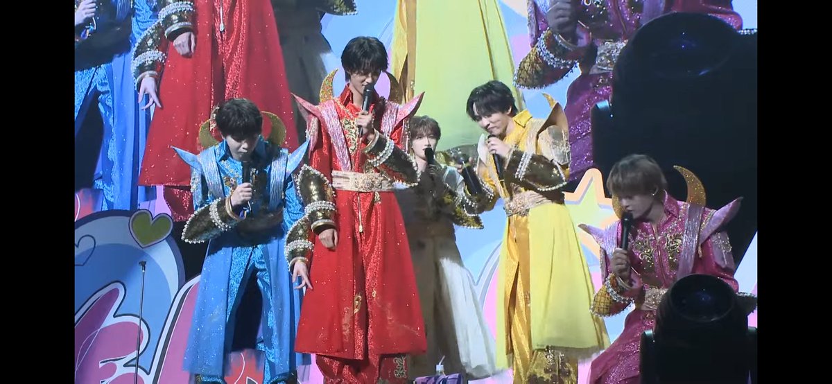 h_qpyi's tweet photo. 他メンが焦ってる中1人だけスタンバイしてるのが面白すぎて印象に残ってる https://t.co/TJOYfApZ2b