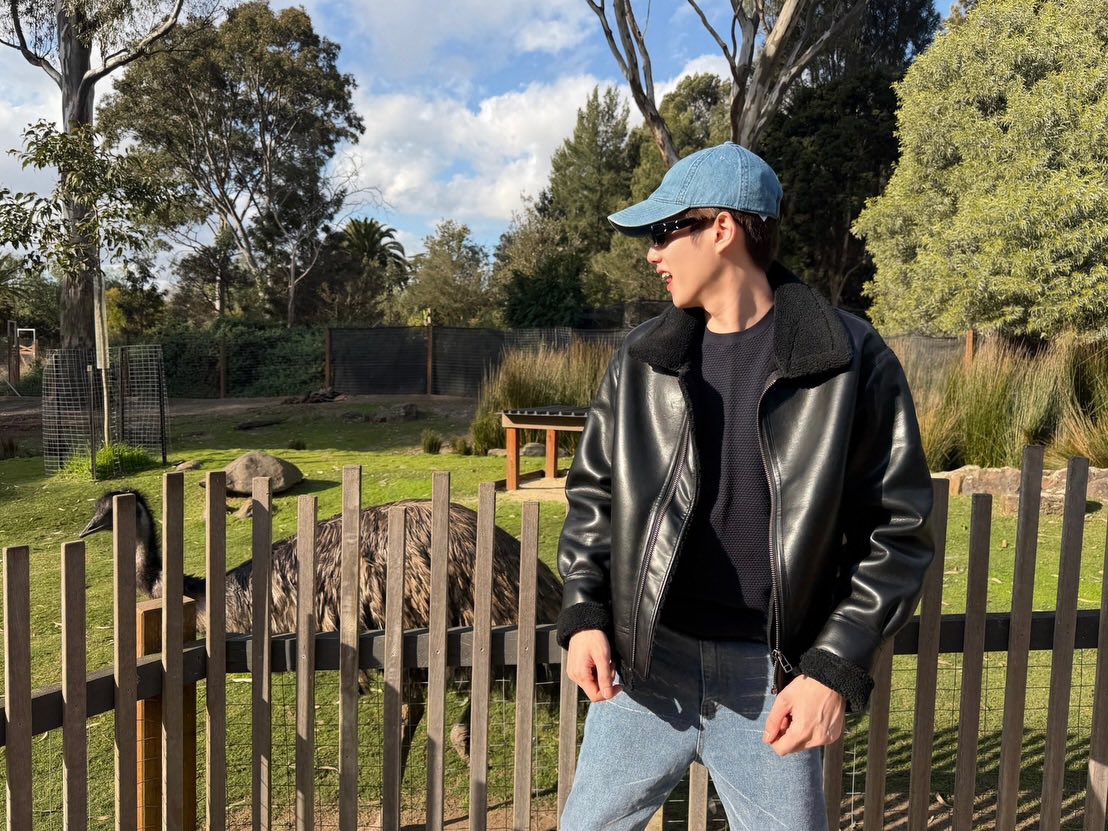 PHUTATCHAI_TH's tweet photo. (📱💖) — PHUTATCHAI IG UPDATE 

💭: Can you stay with me🇦🇺🐨

📅 : 16 AUG 2026

#PHUTATCHAI @phutatchai 
#BUSbecauseofyouishine https://t.co/e2ugncPd5l