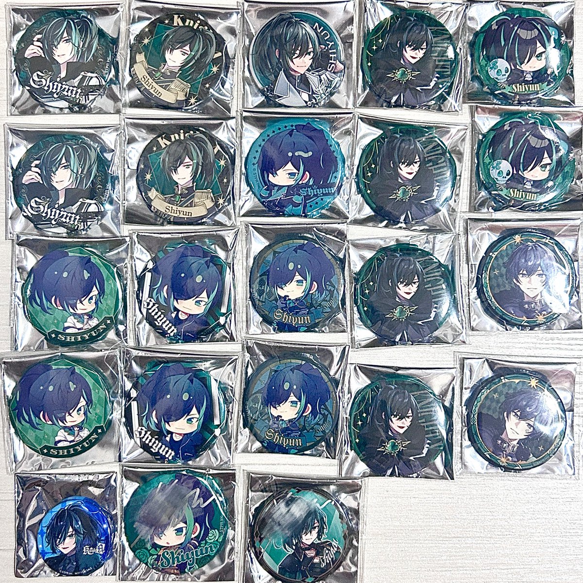 pyon165_s's tweet photo. 【Tier1東京愛知手渡し/郵送】
譲：💚
求：❤️(固ツイ＞他)＞現金
・同異種/時期違い〇
・買取の場合はお値段ご提示必須
・リンライ以外5点以上/A時代値下げ可能
・サイン付き交換のみ

#騎士Xグッズ交換  #騎士Xグッズ買取 #KnightXグッズ交換 #KnightXグッズ買取  #騎士Aグッズ交換  #騎士Aグッズ買取 https://t.co/tV00N9h1J9