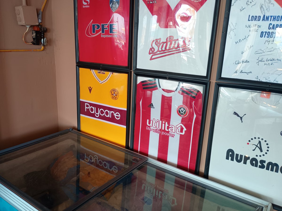 gazs66's tweet photo. Popeye's bar in Playa Blanca, Lanzarote ♥️🧡

Pity it's a Rangers bar ☹️ https://t.co/dslPPfQ7uD