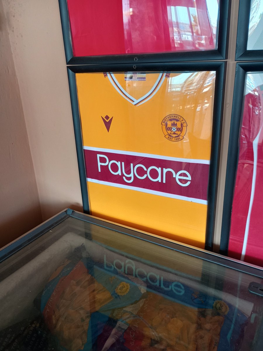 gazs66's tweet photo. Popeye's bar in Playa Blanca, Lanzarote ♥️🧡

Pity it's a Rangers bar ☹️ https://t.co/dslPPfQ7uD
