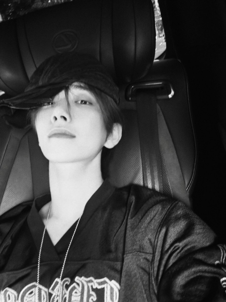 hjszones's tweet photo. joshu_acoustic ig update! 🖤 #조슈아 https://t.co/1iQB3kMKc8