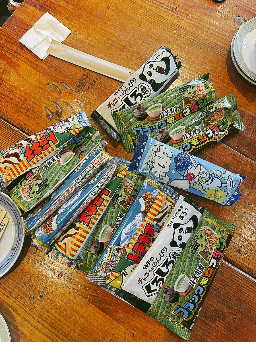 Emingyu0406's tweet photo. 昨日、兵役いってらっしゃいヒポチの女会を開催。　アイス食べ放題の会にしか見えんけども。
8個食すの目標にしてたけど
5個で限界来ました。
こんな感じで仲間と共に あと632日
待とうと思います。 ファイティン!! https://t.co/Ku5upbYt96