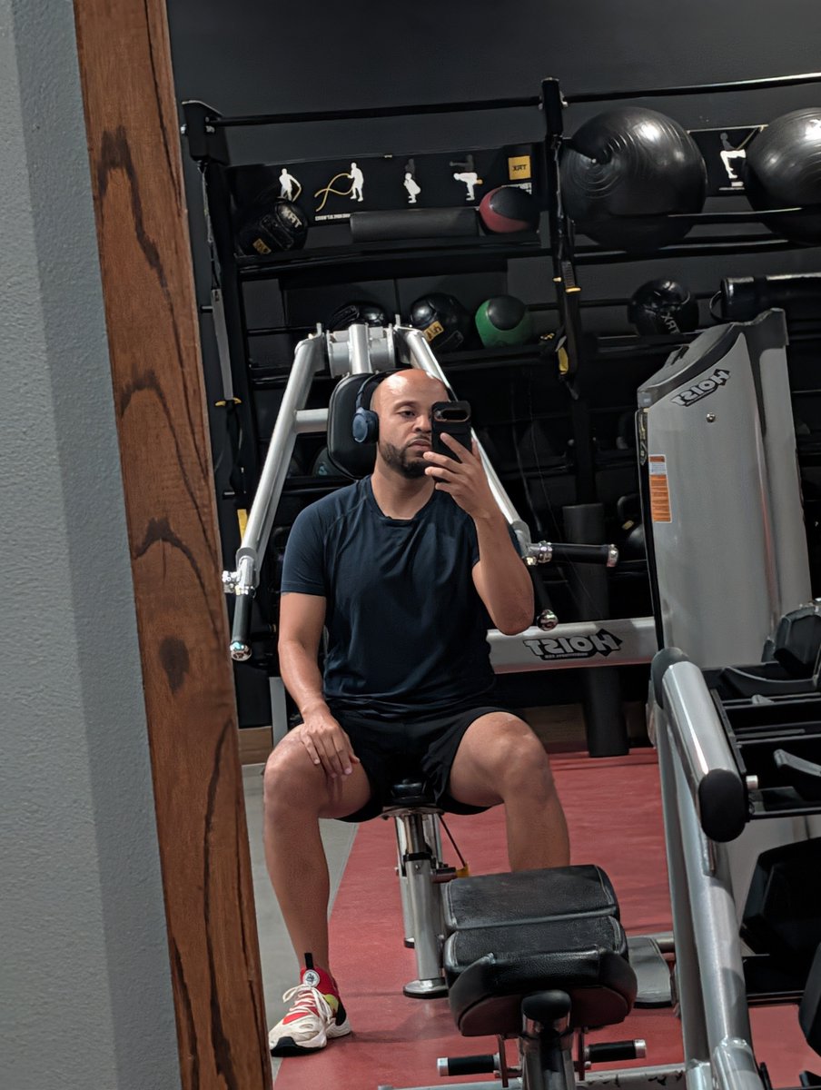 Peauxetic's tweet photo. Back at it 💪🏾 https://t.co/ETFw4gGUR4