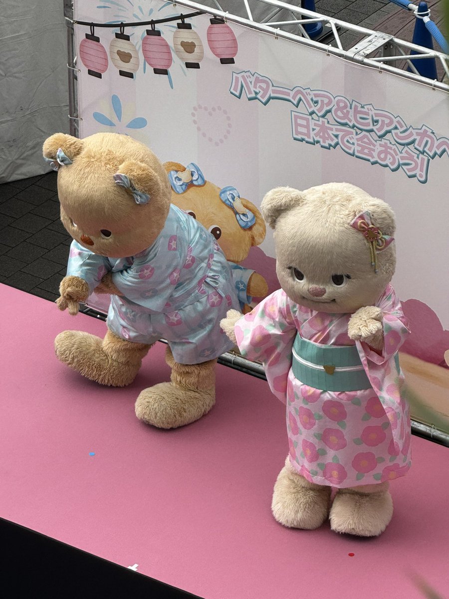 riisa19's tweet photo. 裸にエプロン時代から大好きなバターベア(そんなに好きならタイ行きなよ笑)にようやく会えました😭思ってたより白いんだなとか、いつも見てたまんまの行動するんだなとか可愛さに悶えました😭 https://t.co/IGw3pld2A7
