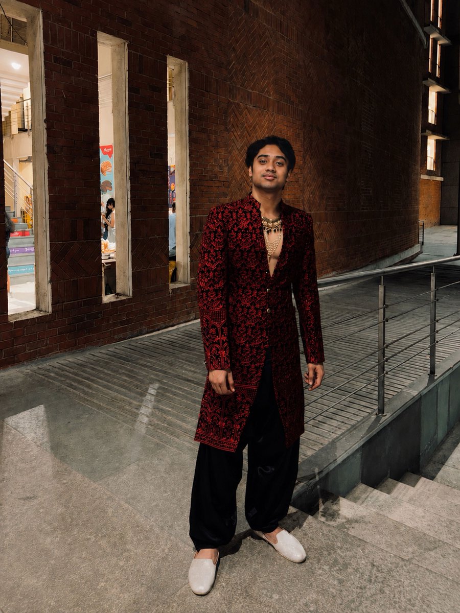 EvaRaymondbbnh's tweet photo. Dressed in tradition, walking with intention. No noise, no rush—just quiet confidence. Some outfits don’t just make a statement; they tell a story. https://t.co/C5JOtE9O08