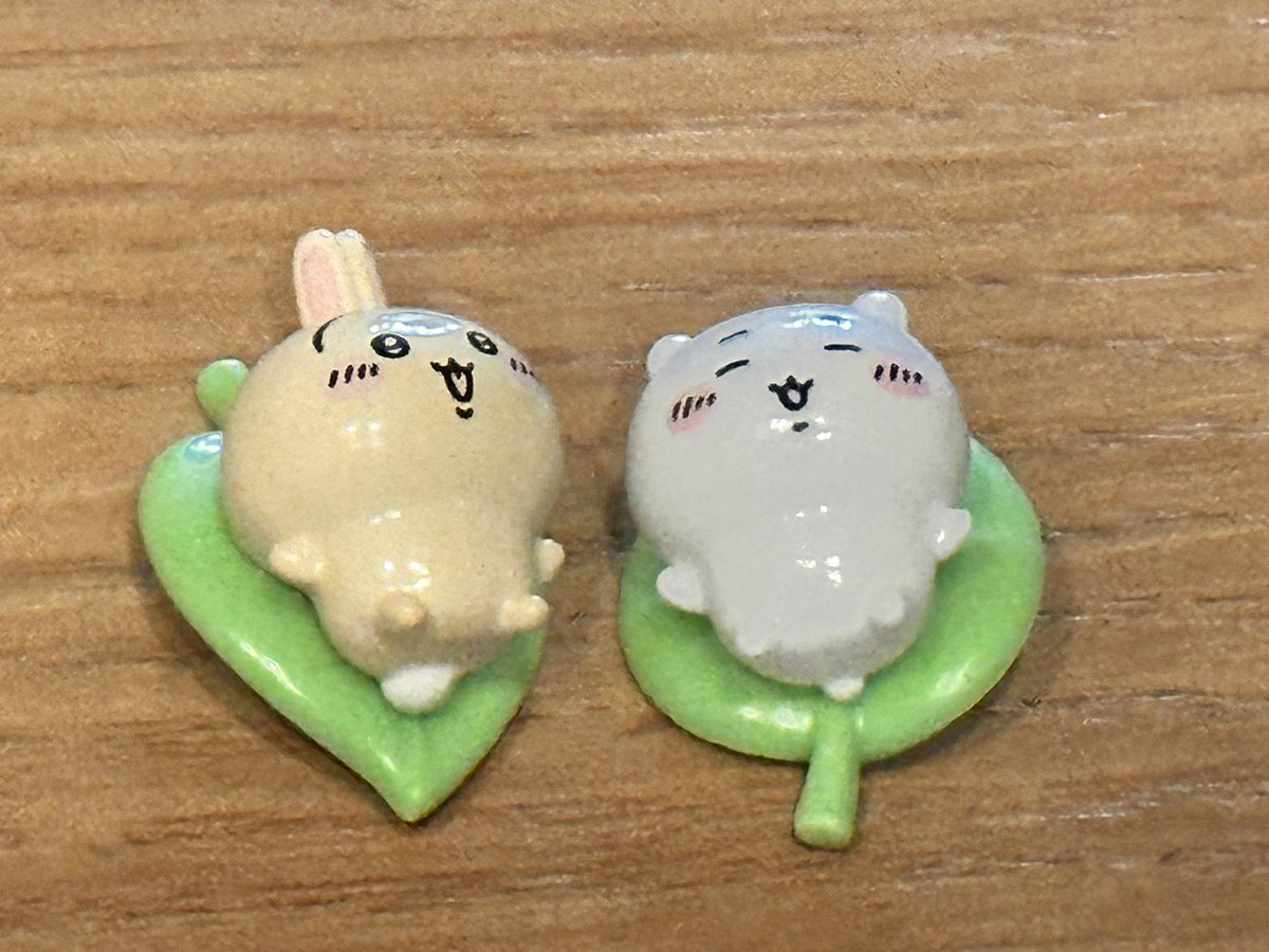 Nishihara_ff14's tweet photo. 最近僕がちいかわハマってるの見て嫁原が買って来てくれました
うさぎとちいかわでたら3000円あげる賭けをしてたらマジで2匹でてきて震えました https://t.co/rxMPXhPxtS