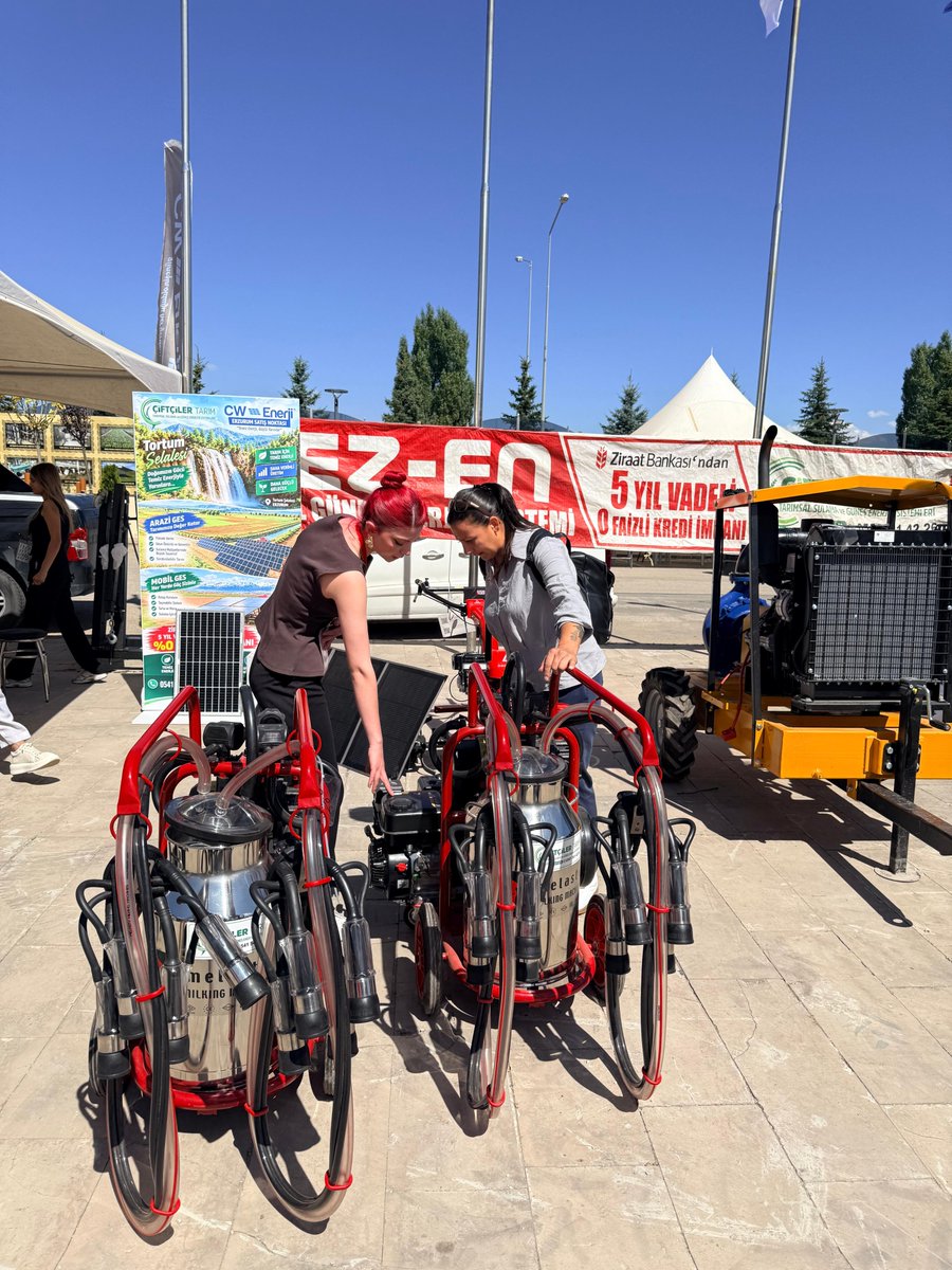 Serka_TRAII's tweet photo. 🌾 SERKA’dan Ardahanlı Üreticilere Teknik Ziyaret

Ardahanlı üreticiler, Erzurum’da tarımsal teknolojiler ve verimlilik uygulamaları hakkında bilgi edindi. Fuarda firmalarla B2C görüşmeler gerçekleştirdi.

Haber https://t.co/2578xi2un6 

@TCSanayi @KalkinmaAjansGM https://t.co/BQq4aB2Ev2