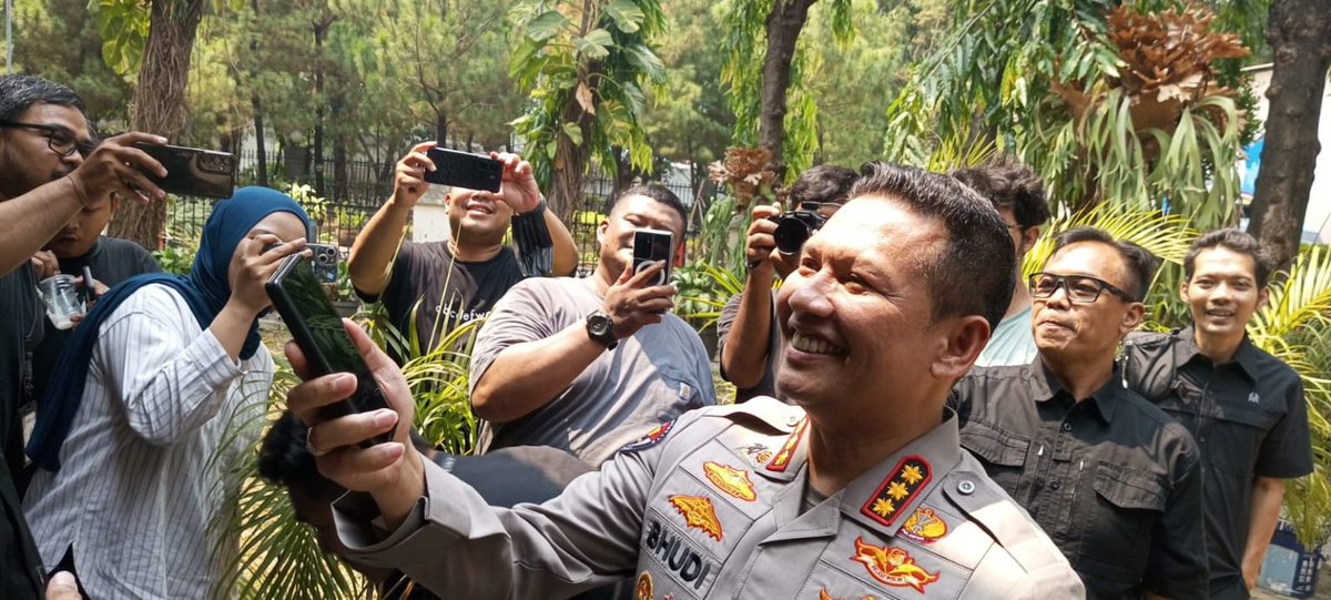 dollkonah's tweet photo. Forum Wartawan Polri (FWP) Gelar Syukuran Bersama Insan Pers dan PJU Polda Metro Jaya

Rasa syukur suasana penuh kekeluargaan menyelimuti perayaan terpilihnya kembali Faruk sebagai Ketua Forum Wartawan Polri (FWP) Polda Metro Jaya untuk periode 2026–2028. https://t.co/mv8aUqoNmC