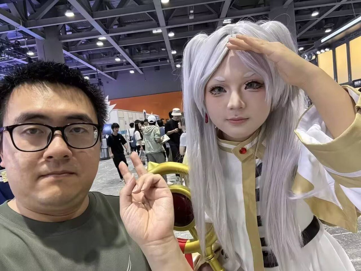 MargareteWeubt's tweet photo. Just had the best time at this amazing anime convention! Met so many cool cosplayers, grabbed limited merch, and left with a ton of photo memories  Can’t wait for the next one!， https://t.co/GmkvqVotPX