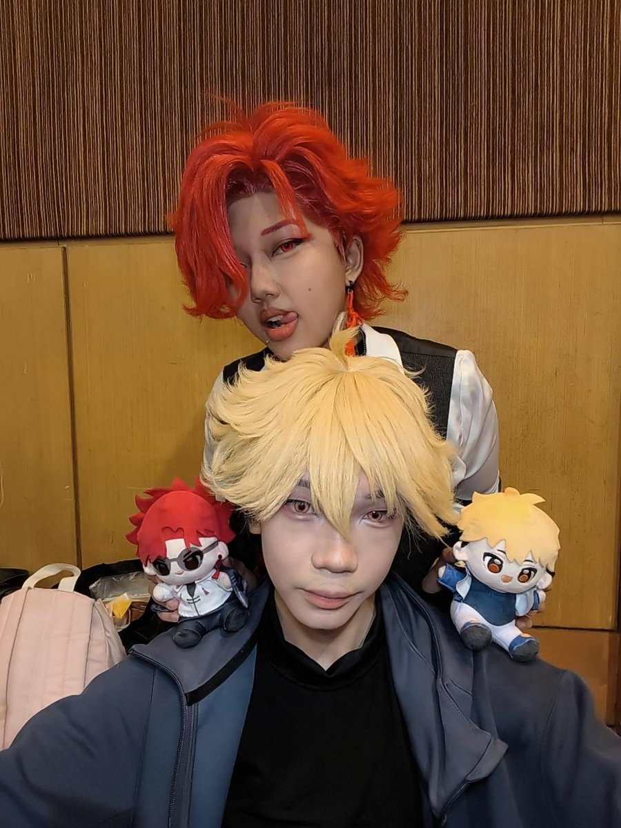 Mirawarts's tweet photo. So, hereโs another photo of VeinFei with my friend whoโs cosplaying as XF (@reilovesyuri ) + more photo at reply ๐
I never thought this would happen, since my friend already has their own Vein, hahaha. ๐
So yeah the next post will feature VfeiV ๐คญโจ
#Veinfei #vfei #vๆ https://t.co/G5YgaIbEzQ