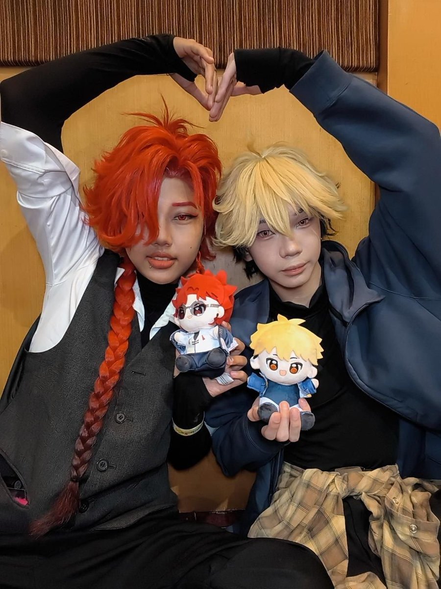 Mirawarts's tweet photo. So, hereโs another photo of VeinFei with my friend whoโs cosplaying as XF (@reilovesyuri ) + more photo at reply ๐
I never thought this would happen, since my friend already has their own Vein, hahaha. ๐
So yeah the next post will feature VfeiV ๐คญโจ
#Veinfei #vfei #vๆ https://t.co/G5YgaIbEzQ