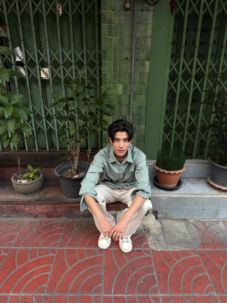 nongmermaidd's tweet photo. นี่ก็ชอบมู้ดแถวสามยอดมากๆ มันเป็นฟีลเมืองเก่า ยังมีร้านน่ารักๆอยู่เยอะมาก
ตึกตรงออนล็อกหยุ่นก็น่ารัก ร้านกาแฟน่ารักๆก็เยอะ
แล้วน้องศาถ่ายออกมามู้ดสวยมาก ถ่ายกับฟุตบาท กับหน้า mrt สามยอดยังเอาอยู่อะ
แสงสวย คนหล่อ เวลาผ่านแถวนั้นนึกถึงเขาเซ็ตนี้ทู้กที
💌🪷♥️ #Ongsacelcius https://t.co/xzoqURWQud