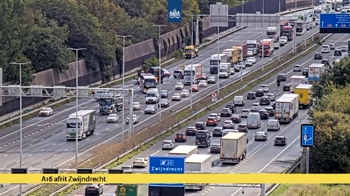 Ongeval met vrachtwagen en caravan op A16