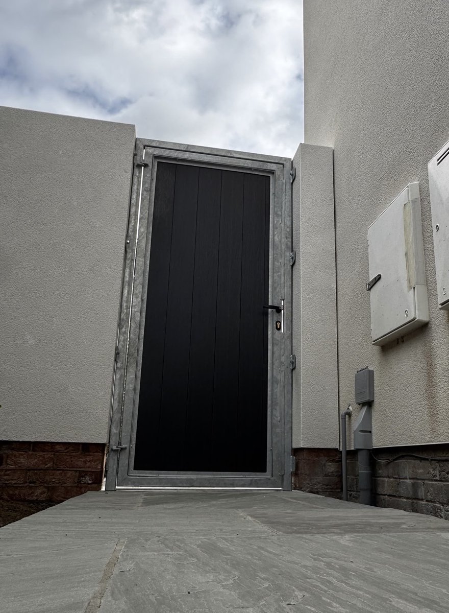 Grayssteelfab's tweet photo. Returning customer this time with two composite gates 

Frame work all galvanised steel 

Composite infills 
.
#gates #composite #compositegates #trearddurbay #anglesey https://t.co/FjeBMETIpw