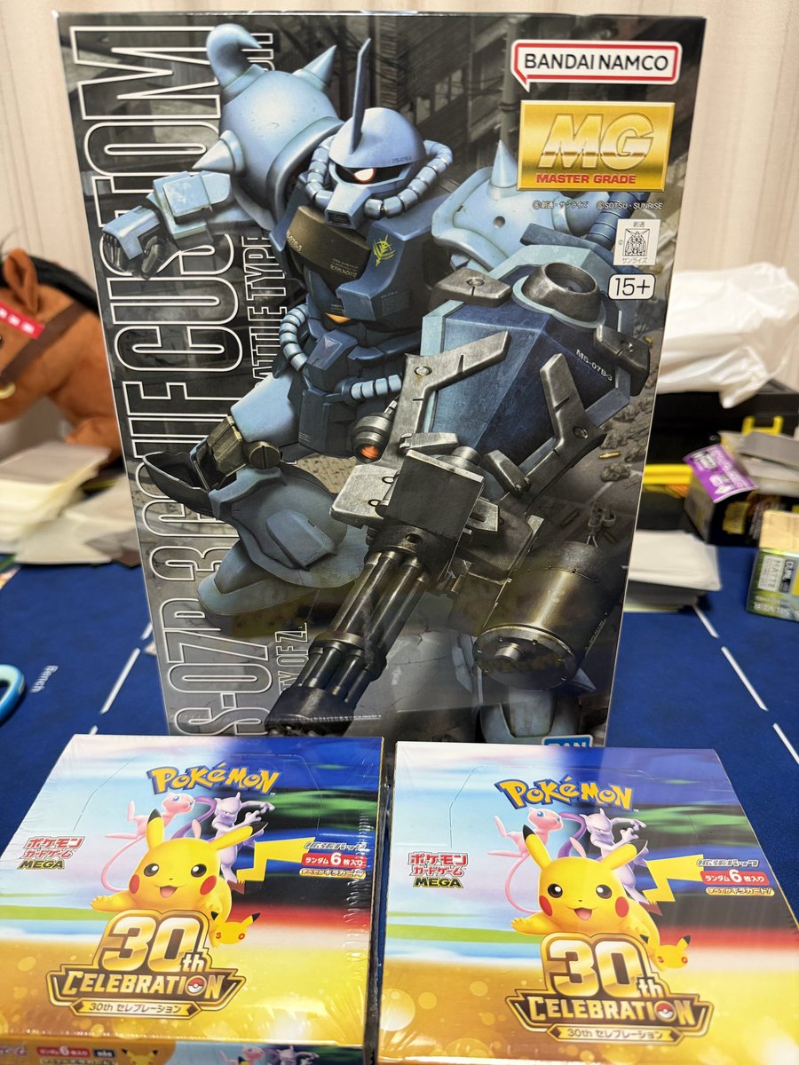 take2_pokeka's tweet photo. 20数年越しにグフカスタムゲット！
まさか、手に入るとは思ってなかった😂

さてボックス開けよ……… https://t.co/e44GvCd6TU