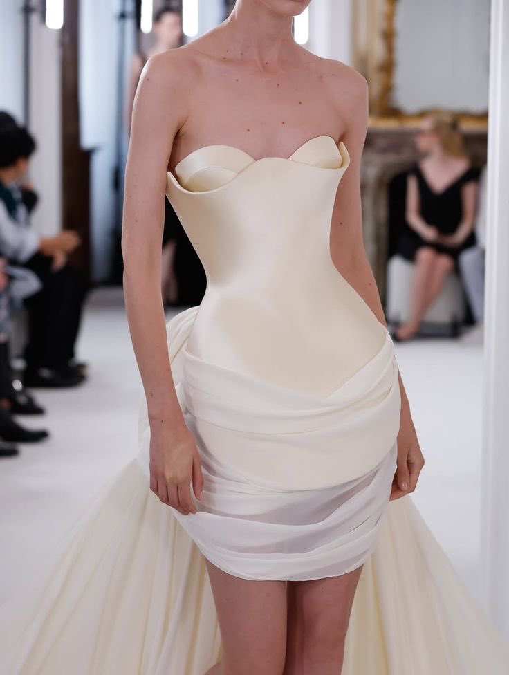 icimodeuse's tweet photo. Ashi Studio Couture Fall 2025 https://t.co/g3jlMctXGz