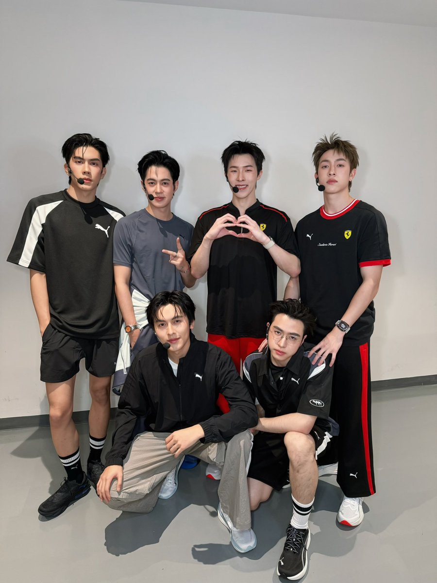PROXIE_Official's tweet photo. 🧡💛💚 Fit Check 🩷🩵💜
ในรูปดูนิ่ง ตัวจริงโยกอยู่ ☆ﾟ°˖* ٩(ˊᗜˋ*)و ♡ 

#เก็บสะโพกเอาไว้โยกตามพ้อกสี 
#CTWShakeYourBodyxPROXIE
#CTWShakeYourBody #centralwOrld
#PROXIEth #bROTHERSMUSIC https://t.co/8DnGowuL5m