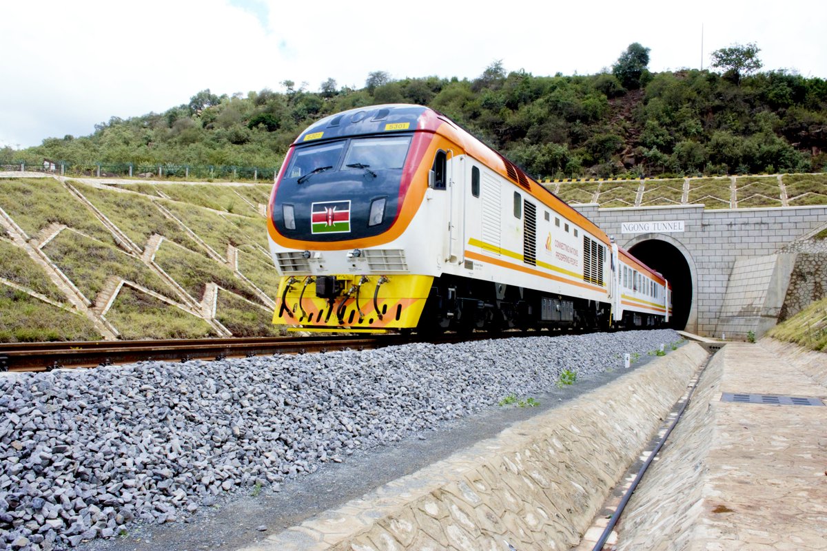 KenyaRailways_'s tweet photo. Recharge your spirit amidst the stunning vistas of the Great Rift Valley aboard the Suswa Leisure Train. https://t.co/KpLn0dZugr