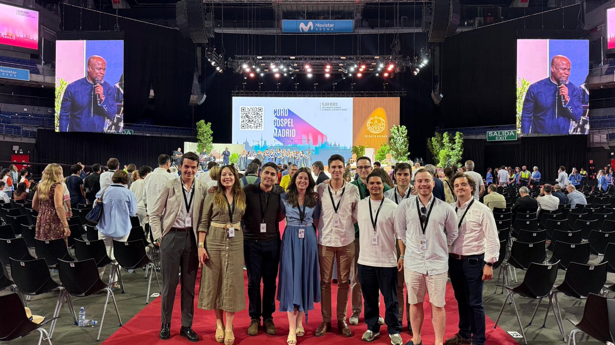 archimadrid's tweet photo. 📰#RedFratelli entrega al Papa las conclusiones del #ForoPolíticaJoven, recogidas en el documento «Alzando la mirada: Una política joven desde la dignidad y la fe»

➡️La Asamblea de inicio de curso se celebrará este viernes en la sede de la @DelejuMadrid 

https://t.co/OXUj79DSvk https://t.co/R8ByqFagBS