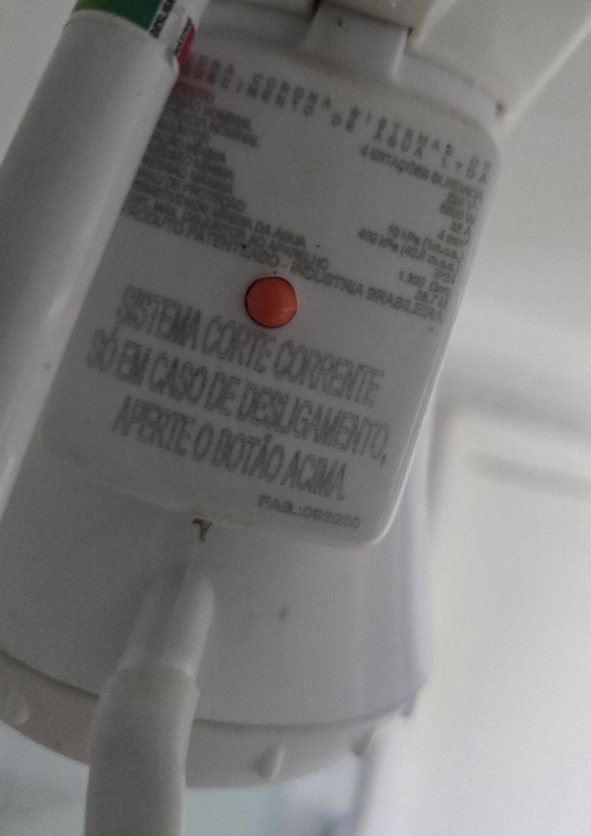 DarkGodEM's tweet photo. @cvw0707 @Tapaueer @Lrnjx Hello fellow american. Here's the GFCI reset switch on my 220V 22A 5500W Shower Head. Highly recommed, been there 10 years. https://t.co/vNBcIV5zXh