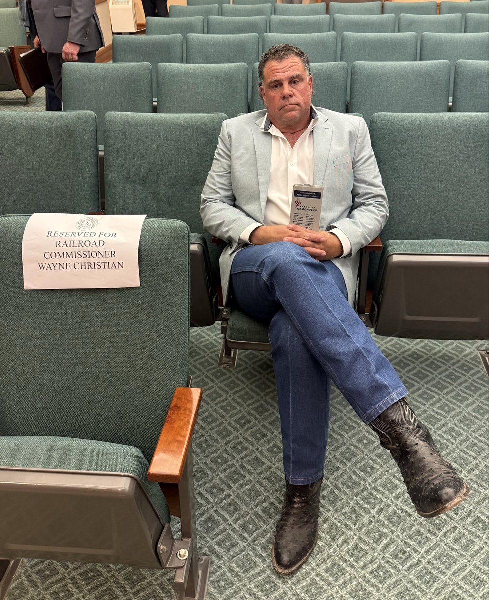 HawkDunlap's tweet photo. It’s weird. He only talks smack to women. I show up and he pulls a George Jones. https://t.co/iuAPvKJ9KU