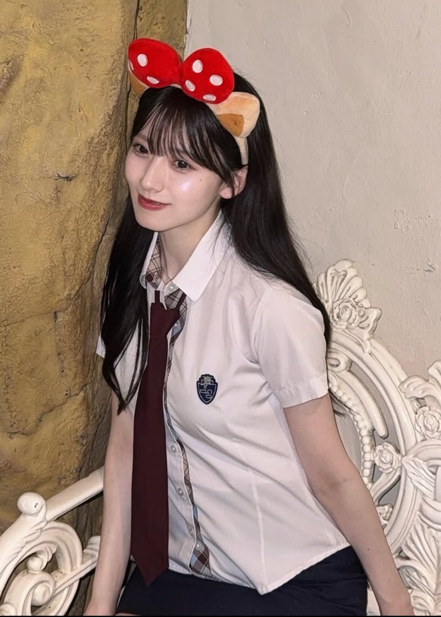 yu_otoki_rika's tweet photo. ん？？？
ゆうりかで韓国に行って、璃花ちゃんが右の制服ミニスカってことは？？
だいたい女の子ってテーマパークでお揃いするよね？片方制服、片方私服はさずかにあんまりないよね？
、、てことは？？どーゆーこと？🤔 https://t.co/oKFmXJqAa8