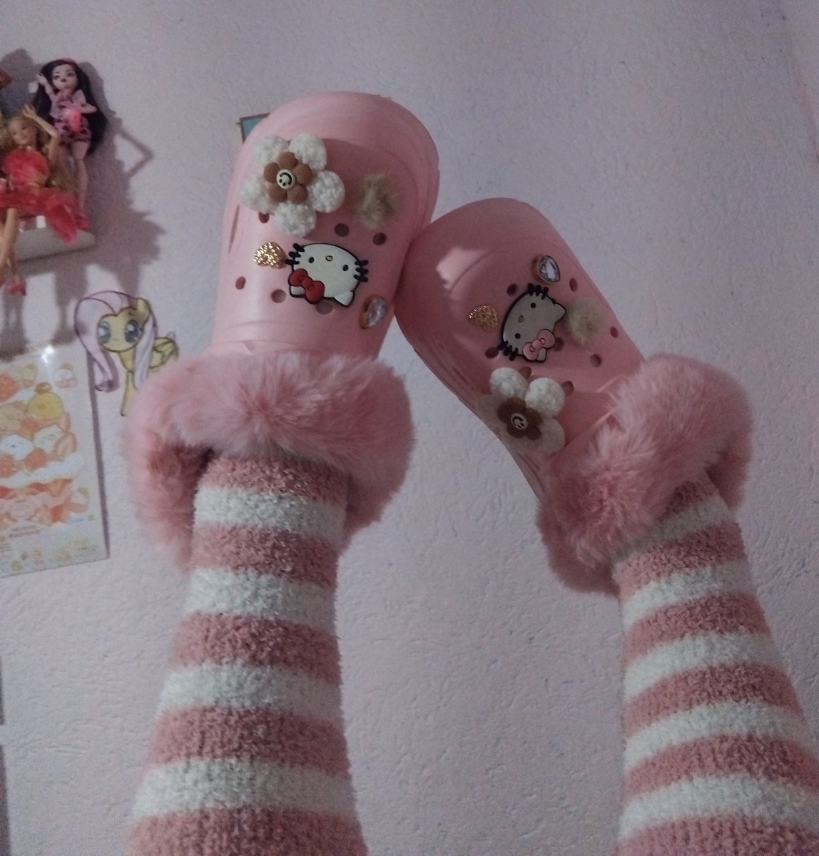 peluciasz's tweet photo. bo dia co meu crocs novinho https://t.co/KozM2pHAc1