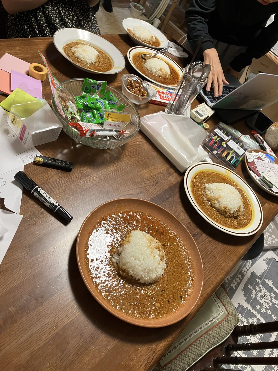 fbtfumiel's tweet photo. 謎のシェアハウスでカレーを振る舞っています。 https://t.co/FiIUCnXFxy