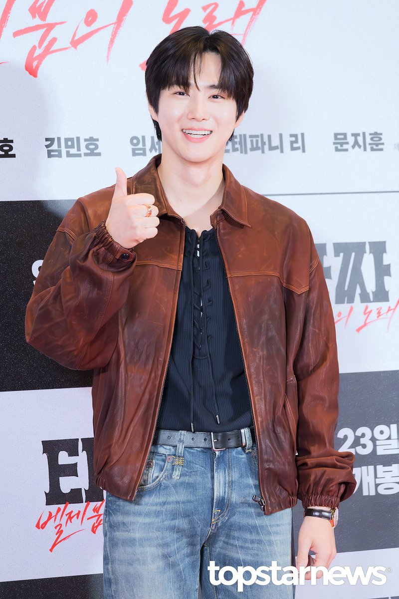 knockknock0408's tweet photo. SUHO https://t.co/flFmxk4Bw4