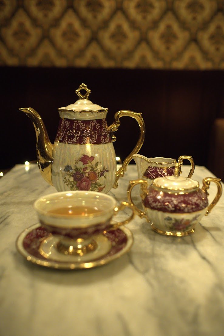 Karlmohl_Madam's tweet photo. 🎄「四姉妹の小さなクリスマス」でご用意する3つの紅茶。

☕ベルベットの午後
林檎香る華やかなアールグレイ

☕琥珀の聖夜
ラムとレーズンの芳醇な香り

☕薔薇とリボン
薔薇とバニラに果実のアクセント

クリスマス特製デザートプレートも
楽しみにしていて下さいね。

ご予約受付 9/26(土)15:00〜 https://t.co/9BfdZU8ME9