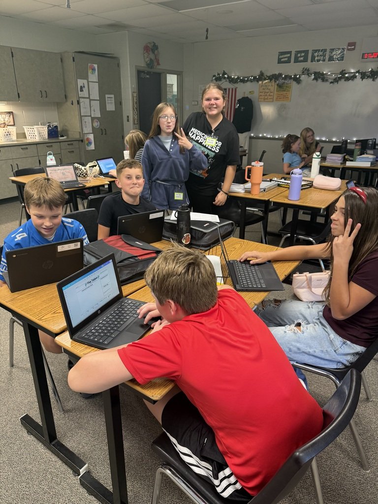 FCSD_FMS's tweet photo. 📰 Edition 20 of The Talon is underway! Our 7th hour Journalism students are collaborating on articles, conducting interviews &amp; gathering stories for the next edition. We can’t wait to see it all come together! 💚🦅 #FMSFalcons #TheTalon #FalconsFlyFar https://t.co/WxLaWAAKej