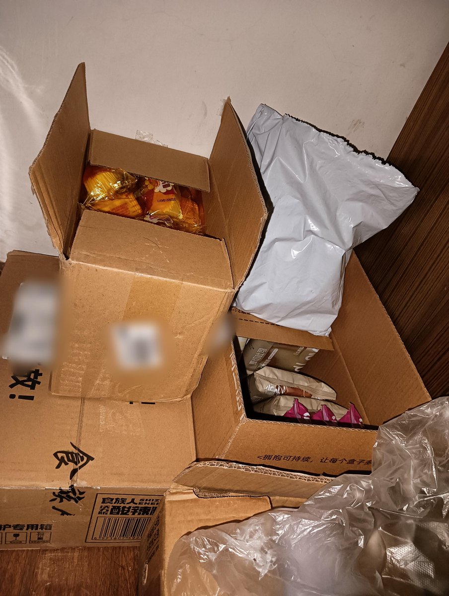 bt_dong_jm's tweet photo. Just unboxed my long-awaited package! The bubble wrap, the perfect little surprises inside—this is the small joy of a working week https://t.co/ZUlkvsiuIP