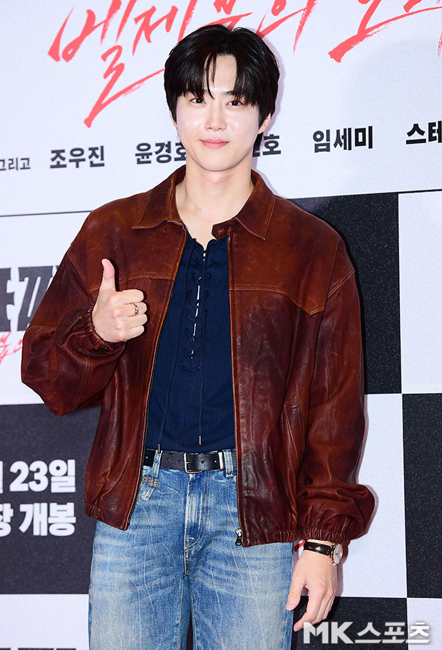 knockknock0408's tweet photo. SUHO https://t.co/JMVy5Aukly