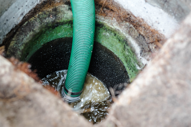 ClarkSepticFL's tweet photo. Septic tanks need room to do their job. Regular pump-outs remove accumulated solids before they create backups or put extra stress on your system. https://t.co/m3Mk6wjKQq https://t.co/JmwbZa9tHF
