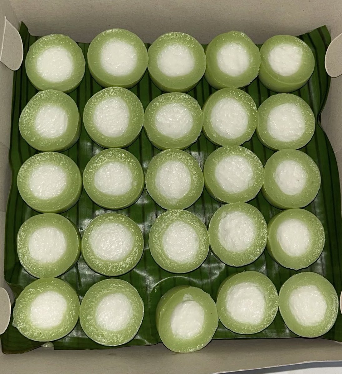 chocomoroll's tweet photo. ada yg tau nama makanan ini apa?? KOKK ENAKK BANGETTT😭😭😭😭 https://t.co/L6y5EfTpQm