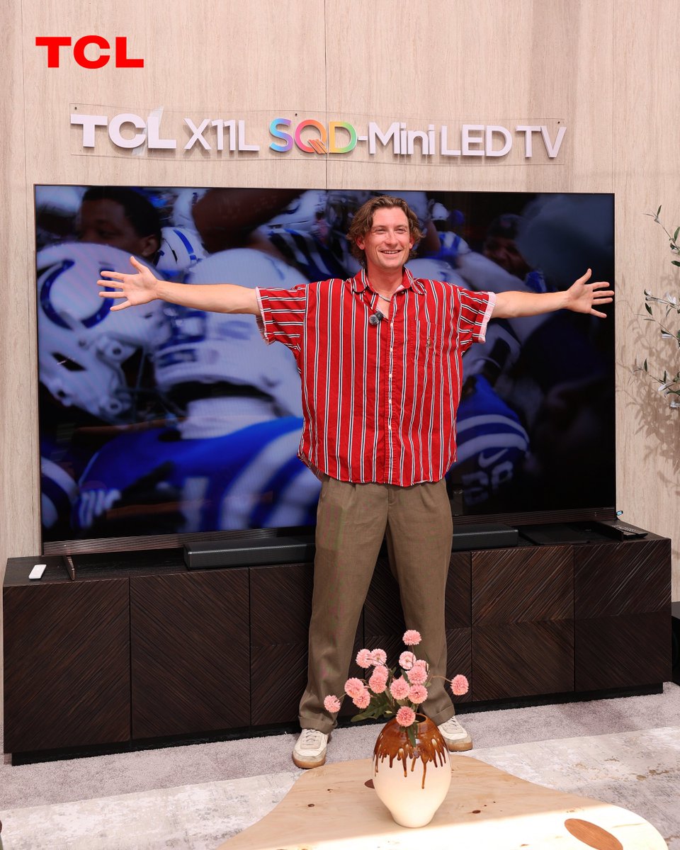 TCL_Global's tweet photo. Football season is back
Two epic days in LA, a surprise appearance from Hall of Famer Antonio Gates, and the 98-inch TCL SQD Mini-LED bringing fans just 10 feet from the sideline https://t.co/EddfLqOM5k